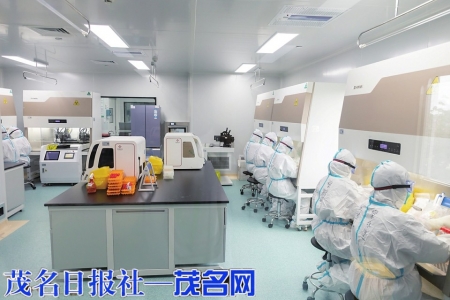 检验科党员干部在水东湾核酸检测实验室连续工作48小时。<br>