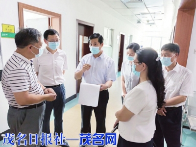 疫情防控期间，副市长黄权到市人民医院指导工作。<br>