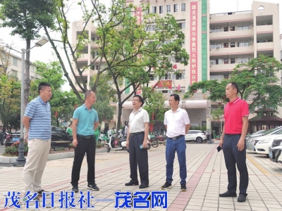 　　东山街道党委书记庄君智，街道党委副书记、街道办主任陈雄杰，街道人大工委主任卢任毅等同志莅临化州六中指导工作。<br>