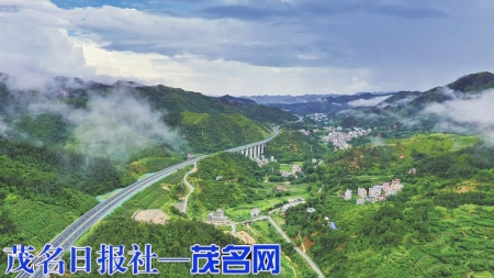 云茂高速公路建成通车。<br>