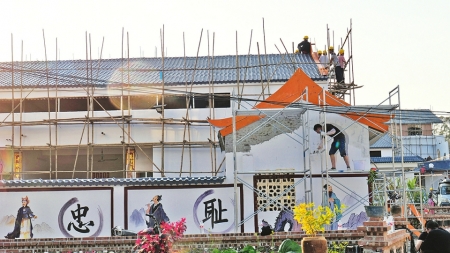 　　兴业县打造乡村振兴示范建设村，引领全县美丽乡村建设。图为建设中的龙安镇柑坡新村。<br>