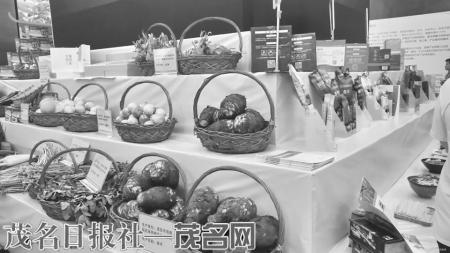 点击放大 七大展区内的各类特色农产品展示。<br>
