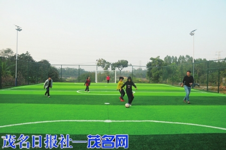 乡村足球场<br>