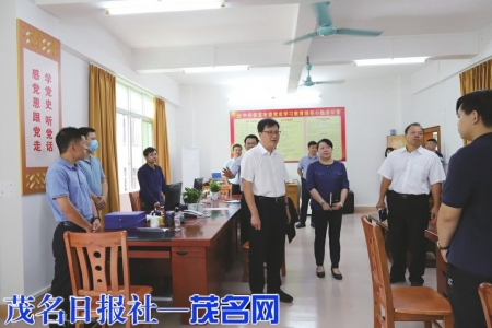 信宜市委书记罗汉杰到市委党史学习教育办公室现场办公。<br>