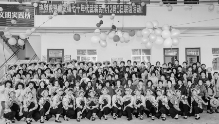 联谊会集体照。 庄健鹏摄<br>