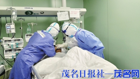 梁梓珊在武汉协和西院ICU工作<br>