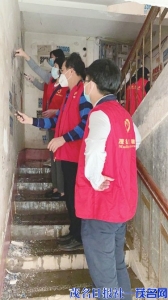 　　市委宣传部组织志愿者到包联社区开展楼道整治和文明劝导专项行动。<br>