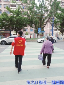 　　市委机要保密局组织党员干部前往包联苏上学社区开展文明劝导及楼道整治专项行动。<br>