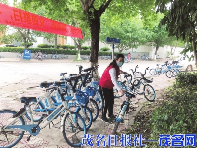 　　市侨联组织干部职工到包联社区开展文明劝导专项行动。<br>