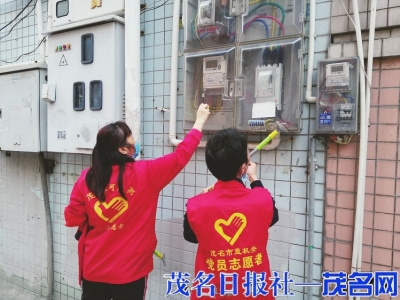 　　市直机关工委和茂南区党校的志愿者在乙烯北社区志愿者的带领下，在包联社区开展楼道整治专项行动。<br>