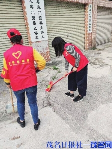 　　市文联干部职工到河东街道办计星社区开展楼道整治专项工作。<br>