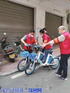 　　广东茂名健康职业学院党委书记余义才带队深入包联单位水东镇城东社区开展文明劝导专项行动，营造共创文明城市良好氛围。<br>