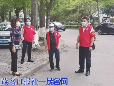 　　市工商联党组书记支勇带领党员干部职工志愿者深入包联社区滨河社区开展文明劝导专项行动。<br>