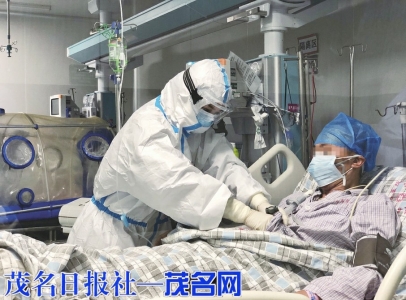奋战一线的疫情防控医护人员<br>