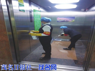 定期对电梯进行清洁和消毒<br>