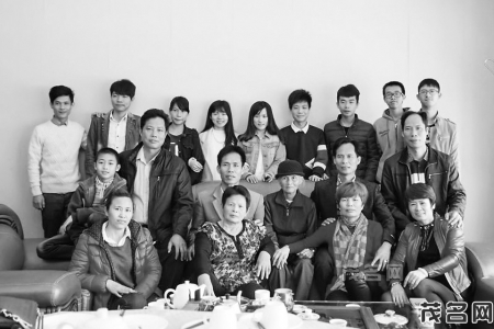 杨亦伟、吴群娟家庭四代同堂。<br>