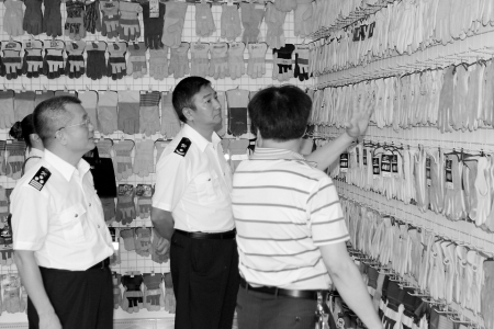 茂名海关主要负责人带队深入企业调研，为企业解决实际困难。通讯员贺晓通摄<br>