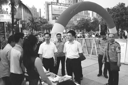 图为全市安全生产咨询日活动现场。<br>