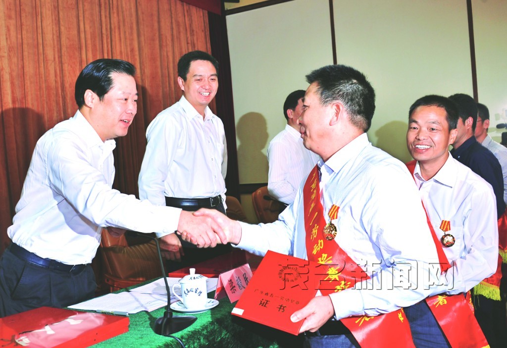 点击放大