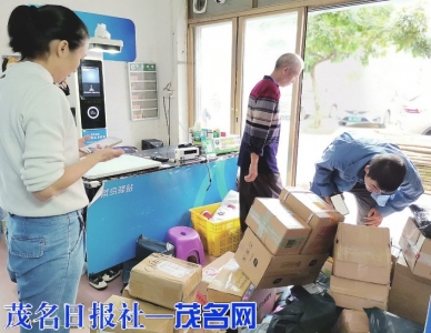 点击放大 顾客自助取件。<br>