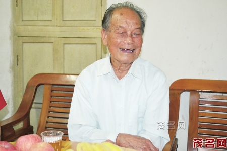 老当益壮的黄仕森。<br>