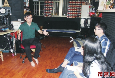 　　薛永嘉接受采访。<br>　　茂名晚报记者 吴昊摄<br>