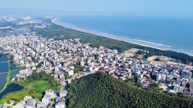 恰如這炎熱的天氣,在茂名市電白區南海街道晏鏡社區塘霞村,以俚族