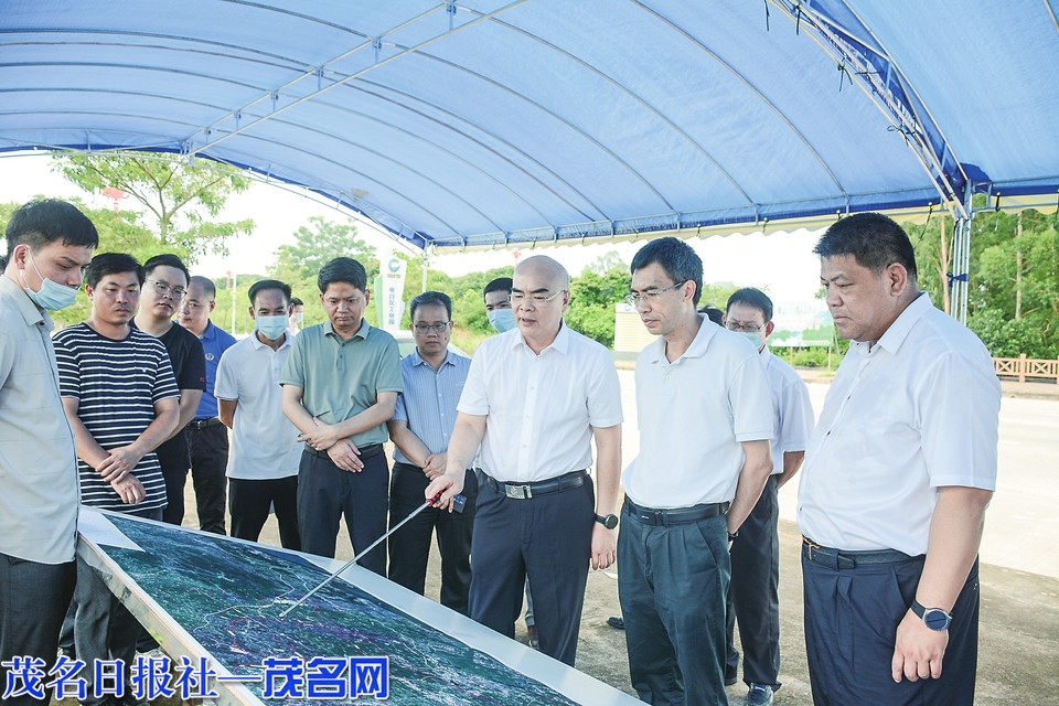 67电白区领导带队调研全区路网规划建设情况